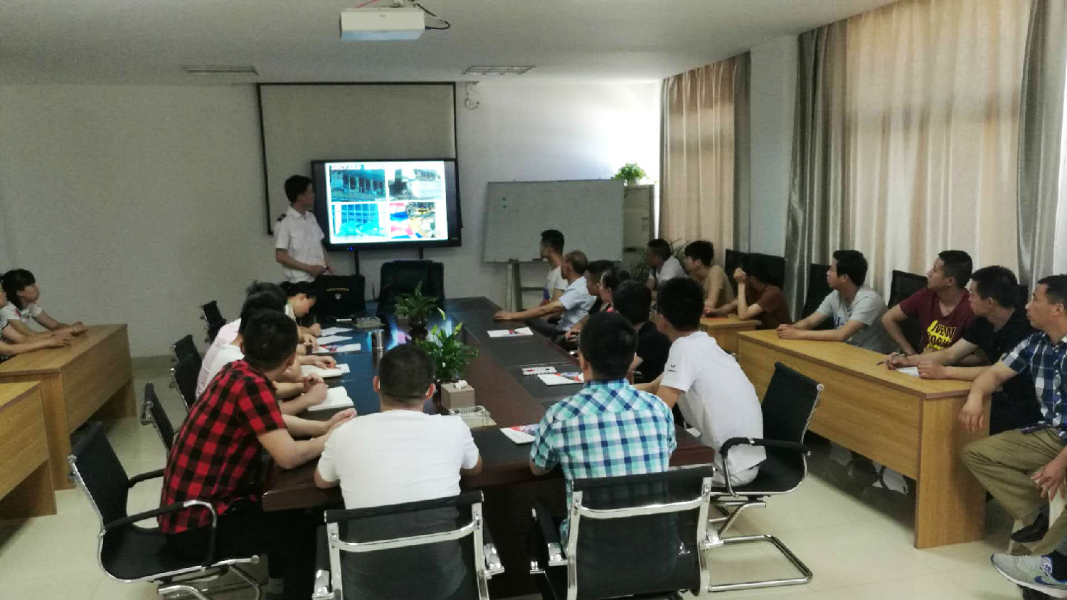 安徽得润电气 成套高低压开关柜厂家 电话:400-0551-777 qq:3176885416 安徽得润电气 成套高低压开关柜厂家 电话:400-0551-777 qq:3176885416